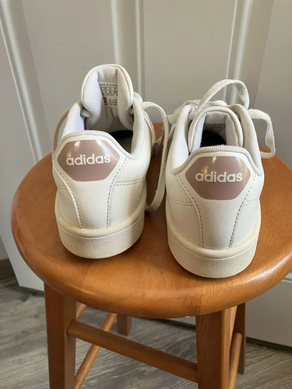 Woman's Adidas Sneakers